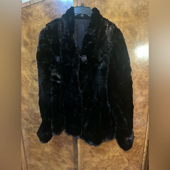 Elegant Black Fur Coat - Picture 1 of 9